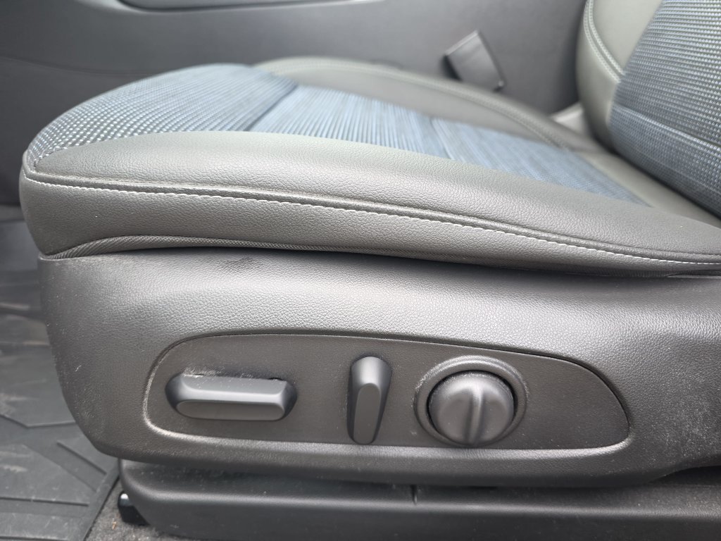 Used 2025 Buick Envista Sport Touring w/ Convenience I Package FWD image 31