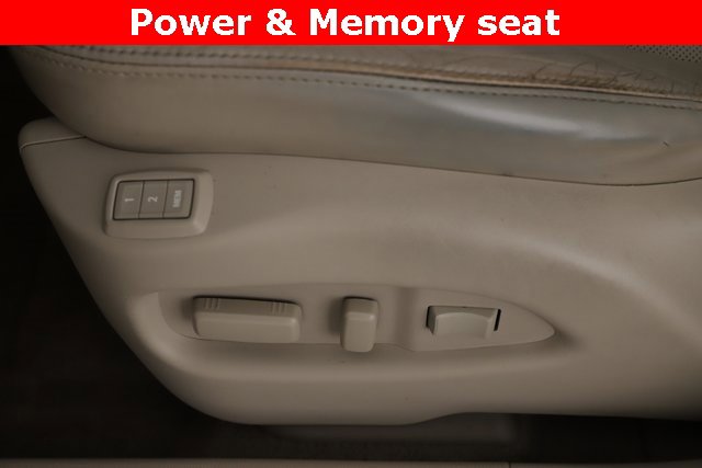 Used 2015 Cadillac SRX Luxury w/ Driver Awareness Package image 18