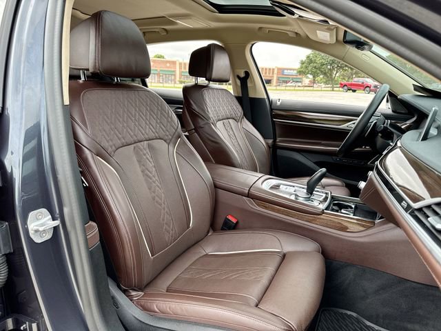 Used 2020 BMW 750i xDrive AWD/4WD image 25