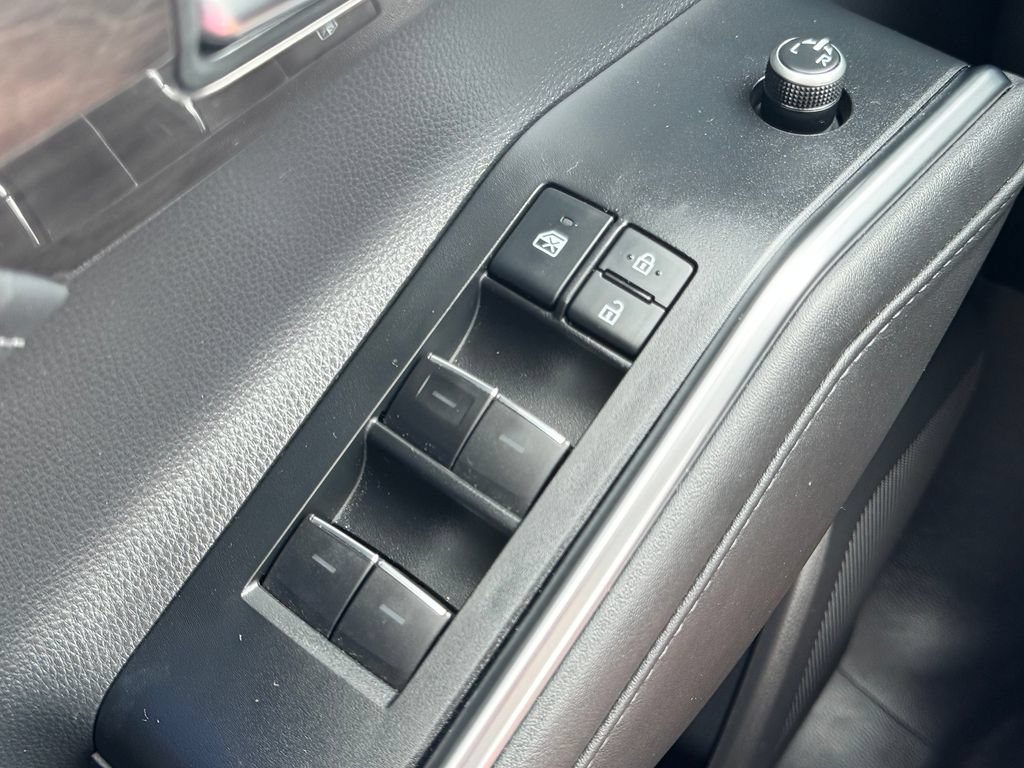 Used 2021 Toyota Highlander Platinum FWD image 34