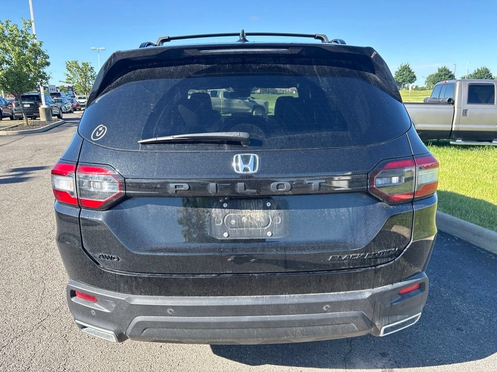 Used 2025 Honda Pilot Black Edition image 11