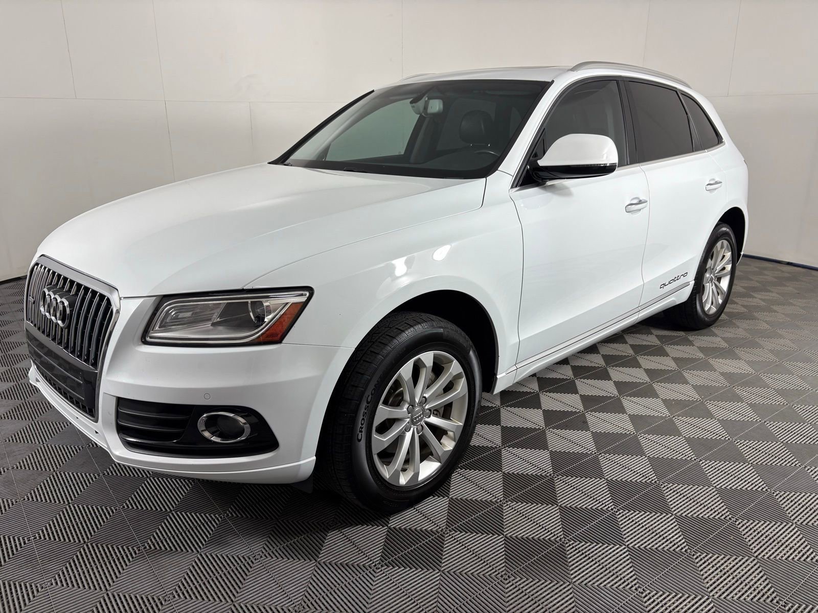 Used 2015 Audi Q5 2.0T Premium Plus w/ Technology Package image 4