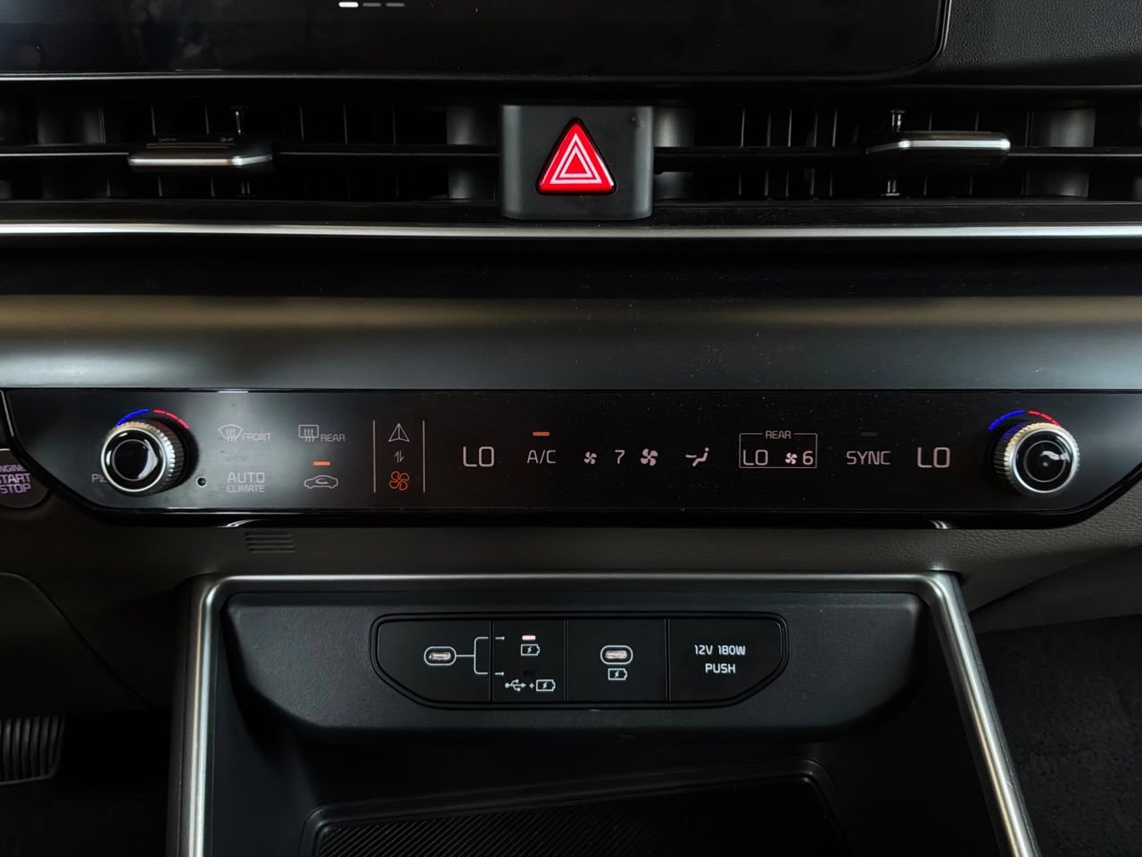 Used 2026 Kia Carnival FWD image 30