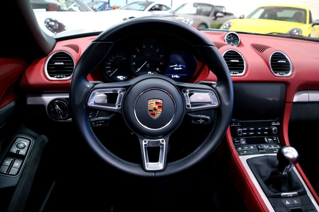 Used 2023 Porsche 718 Boxster Spyder RWD image 31