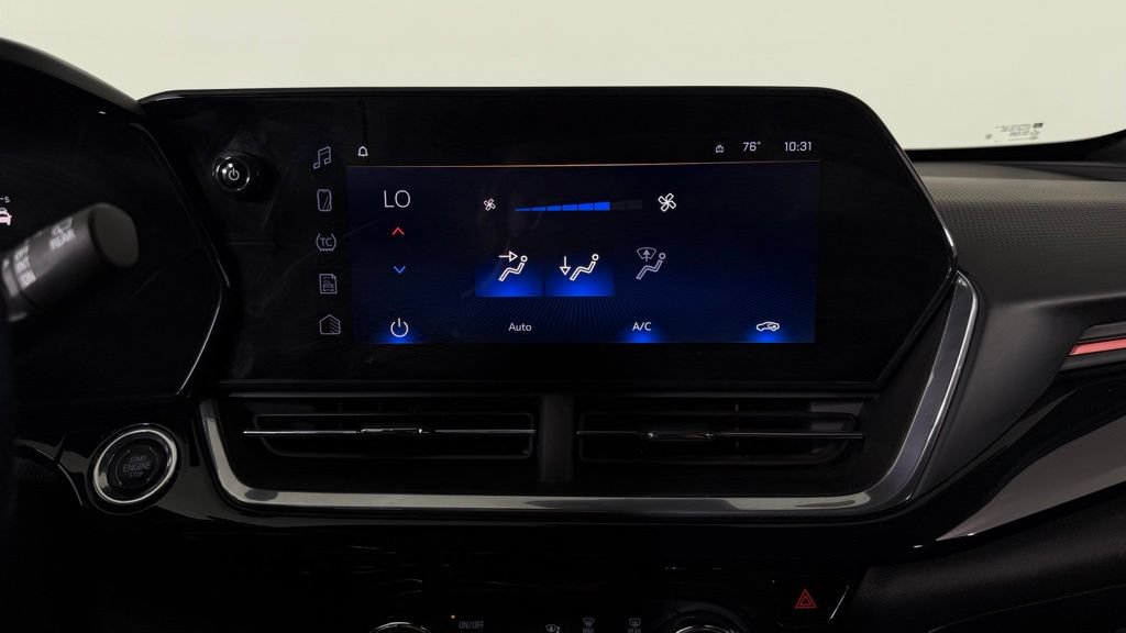 Used 2024 Chevrolet Trax RS w/ Sunroof Package FWD image 19