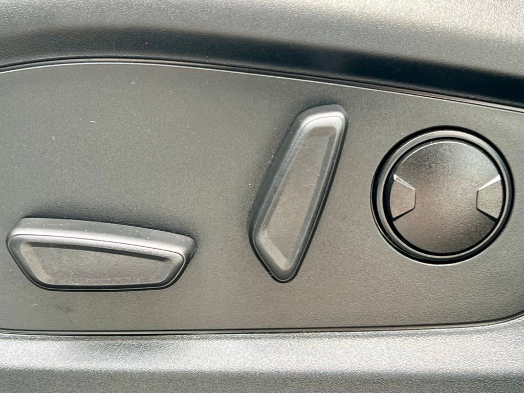 Used 2023 Ford Explorer XLT w/ Equipment Group 202A image 28