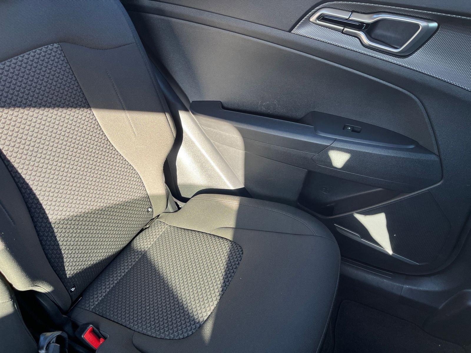 Used 2025 Kia Sportage LX image 36