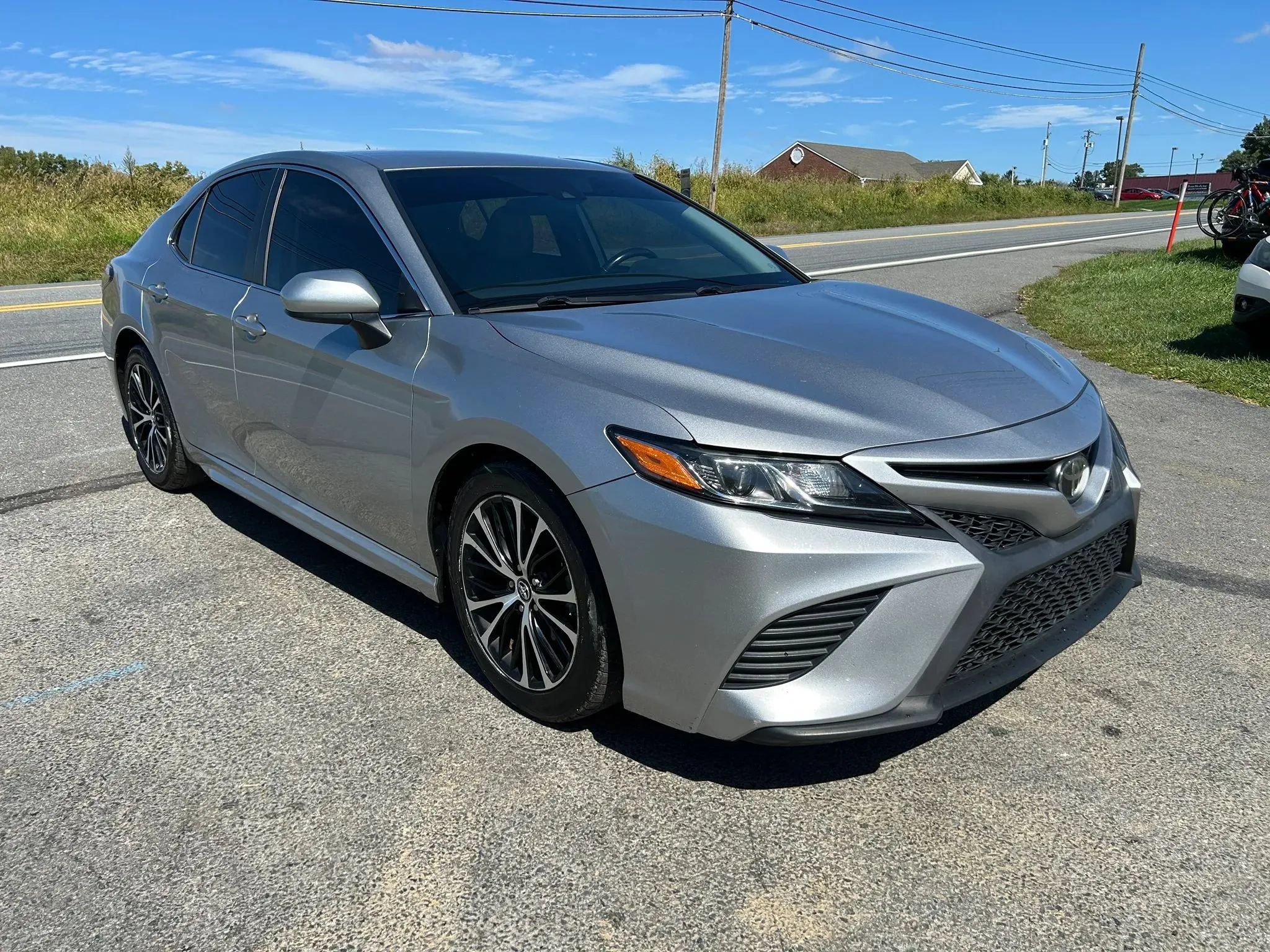 Used 2019 Toyota Camry SE FWD image 3