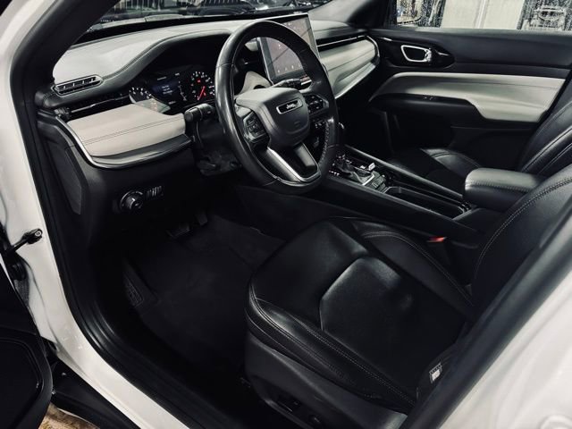Used 2024 Jeep Compass Limited image 16