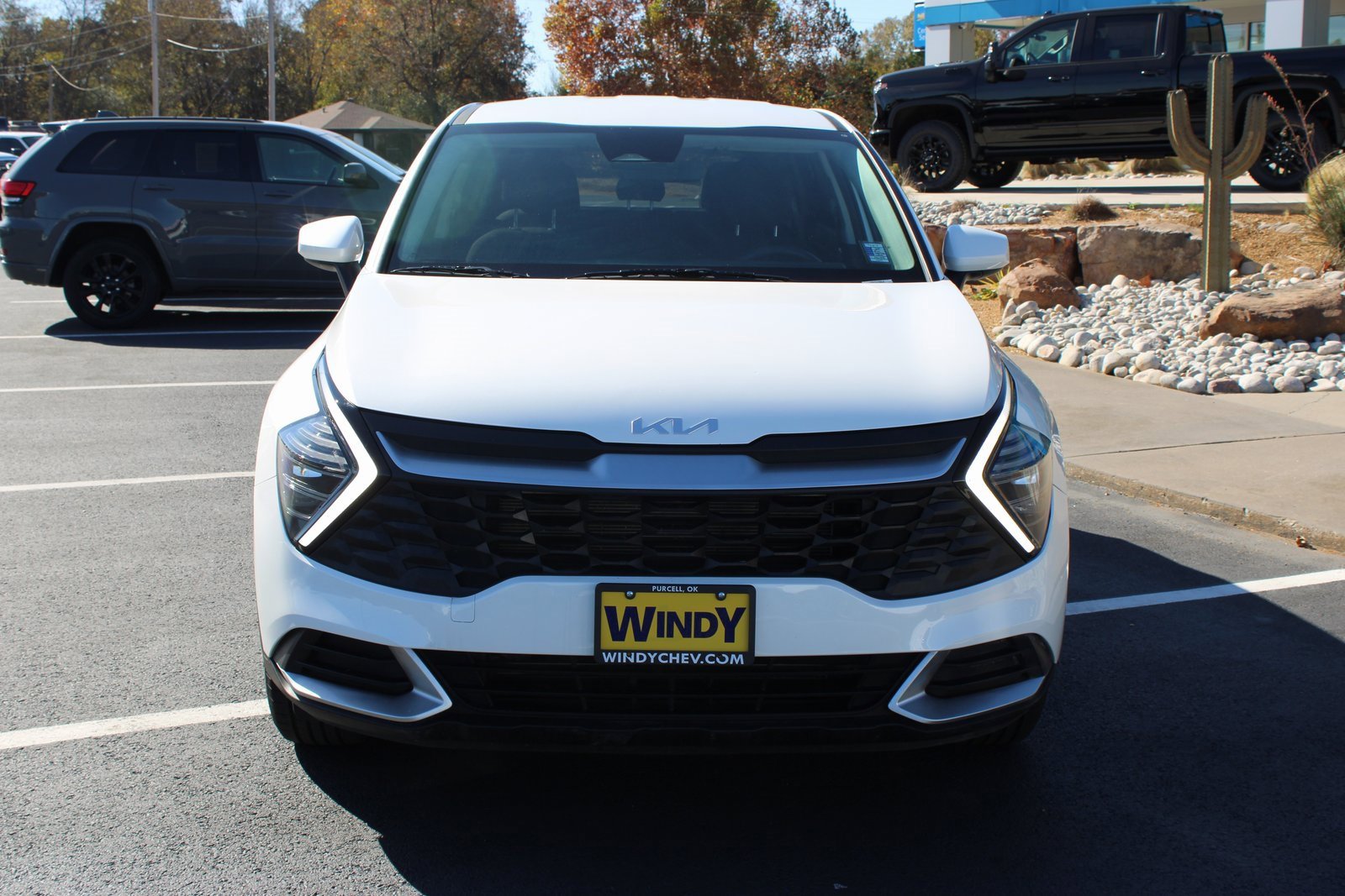 Used 2025 Kia Sportage LX image 3