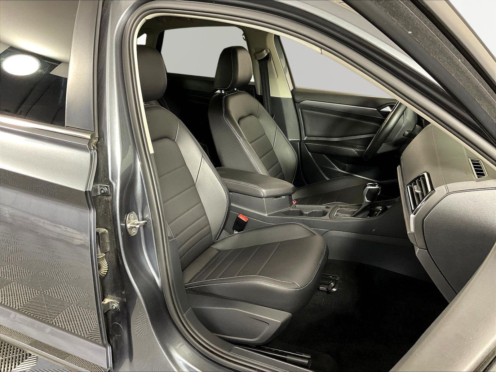 Used 2023 Volkswagen Jetta SE FWD image 27