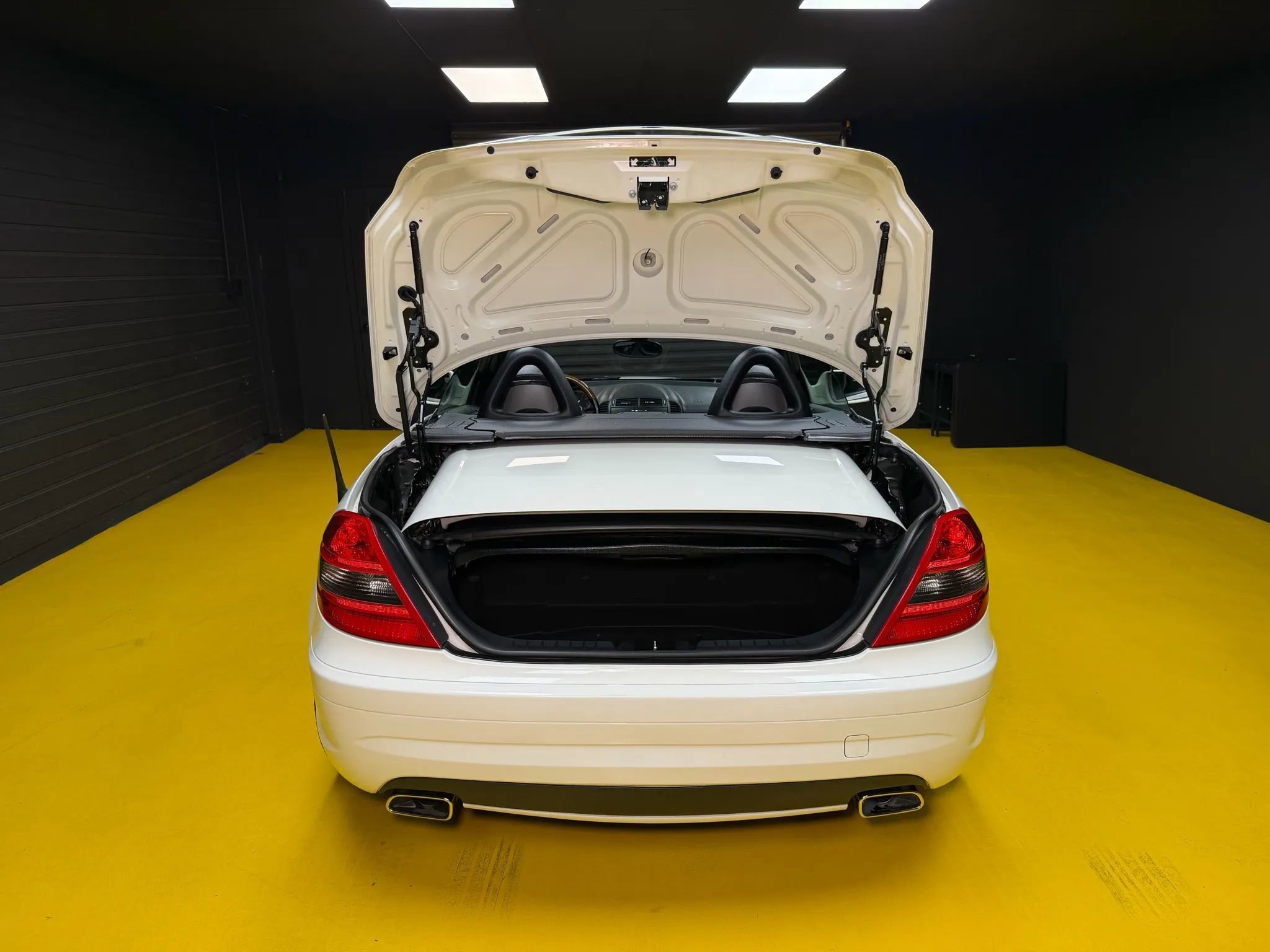 Used 2011 Mercedes-Benz SLK 300 image 12