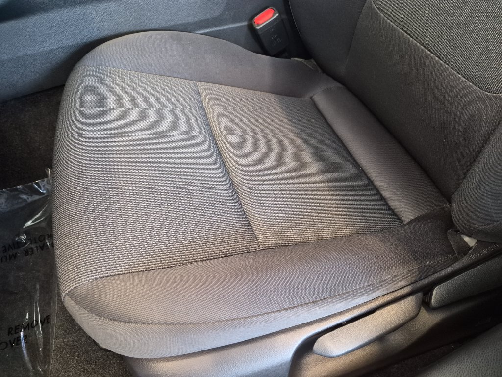 Used 2025 Toyota Prius LE FWD image 17