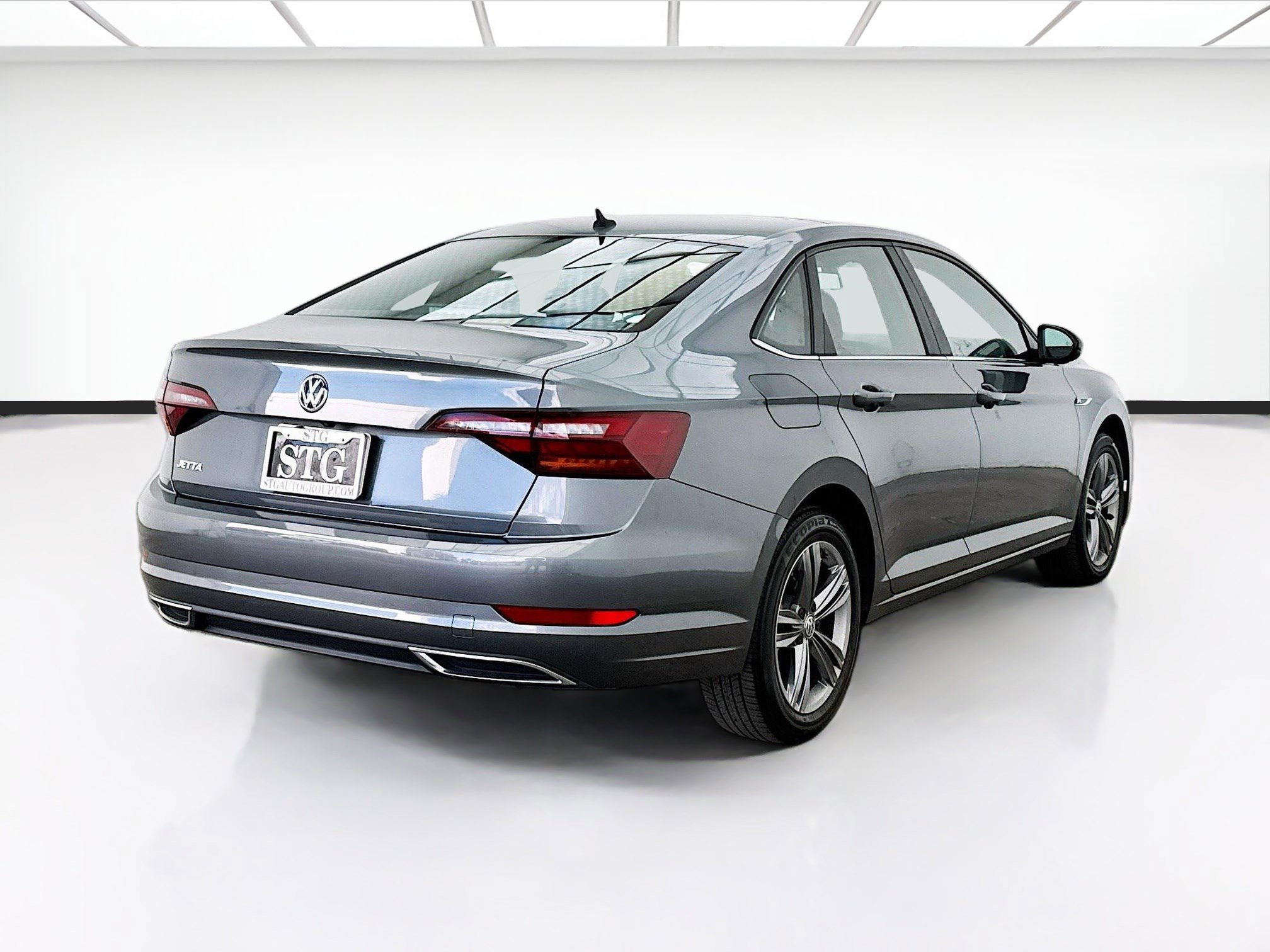 Used 2019 Volkswagen Jetta R-Line w/ R-Line Cold Weather Package FWD image 4
