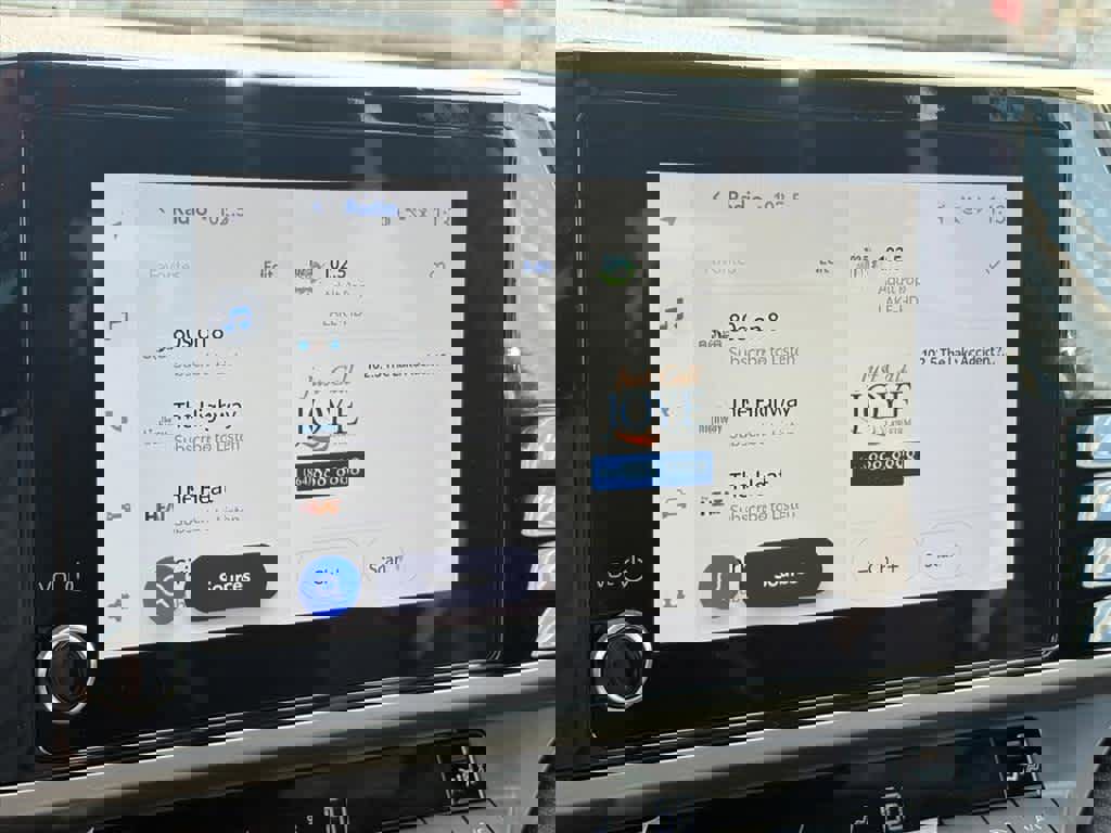 Used 2025 Toyota Camry SE image 15