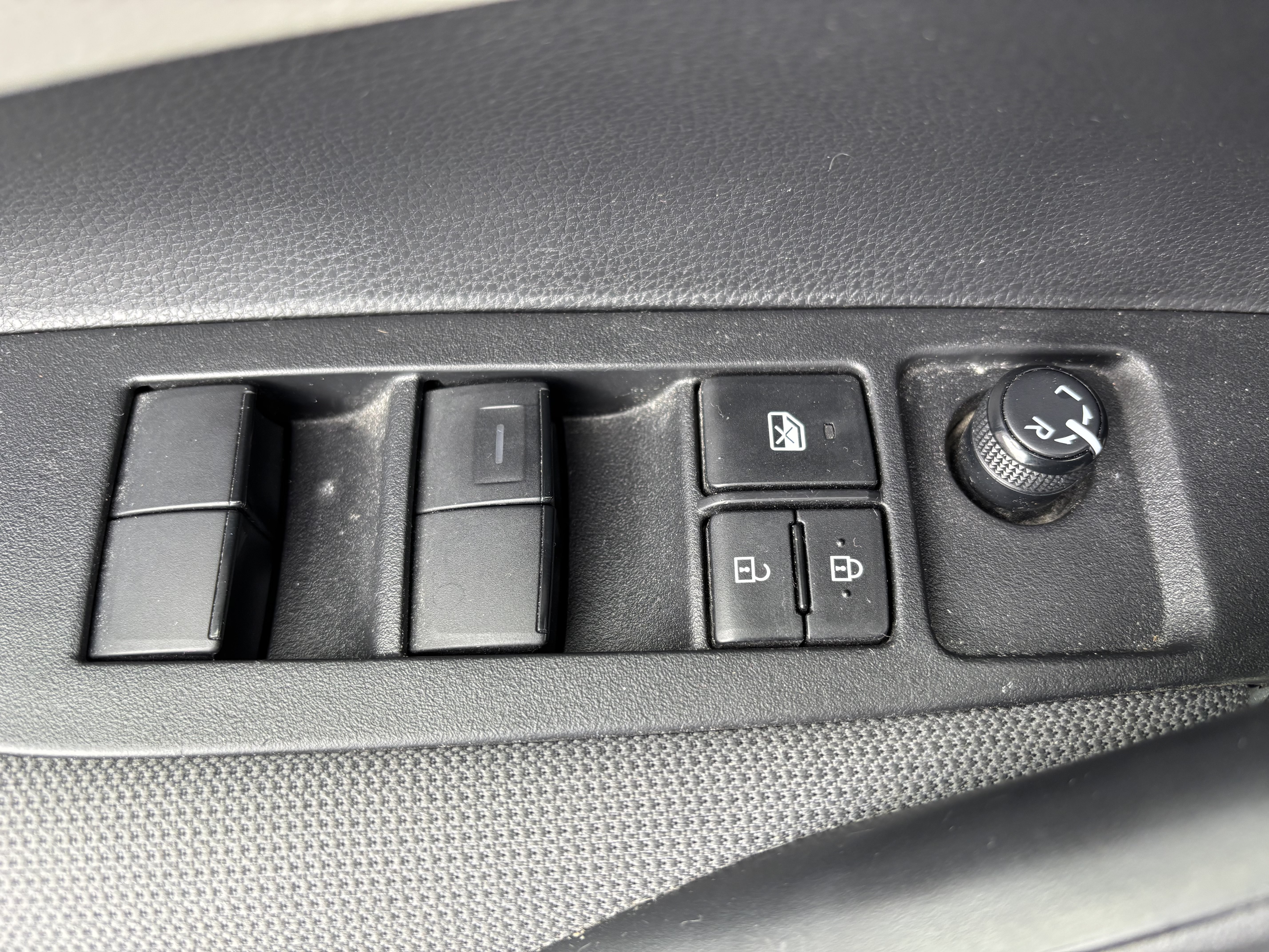 Used 2023 Toyota Corolla LE w/ Carpet Mat Package (TMS) FWD image 17
