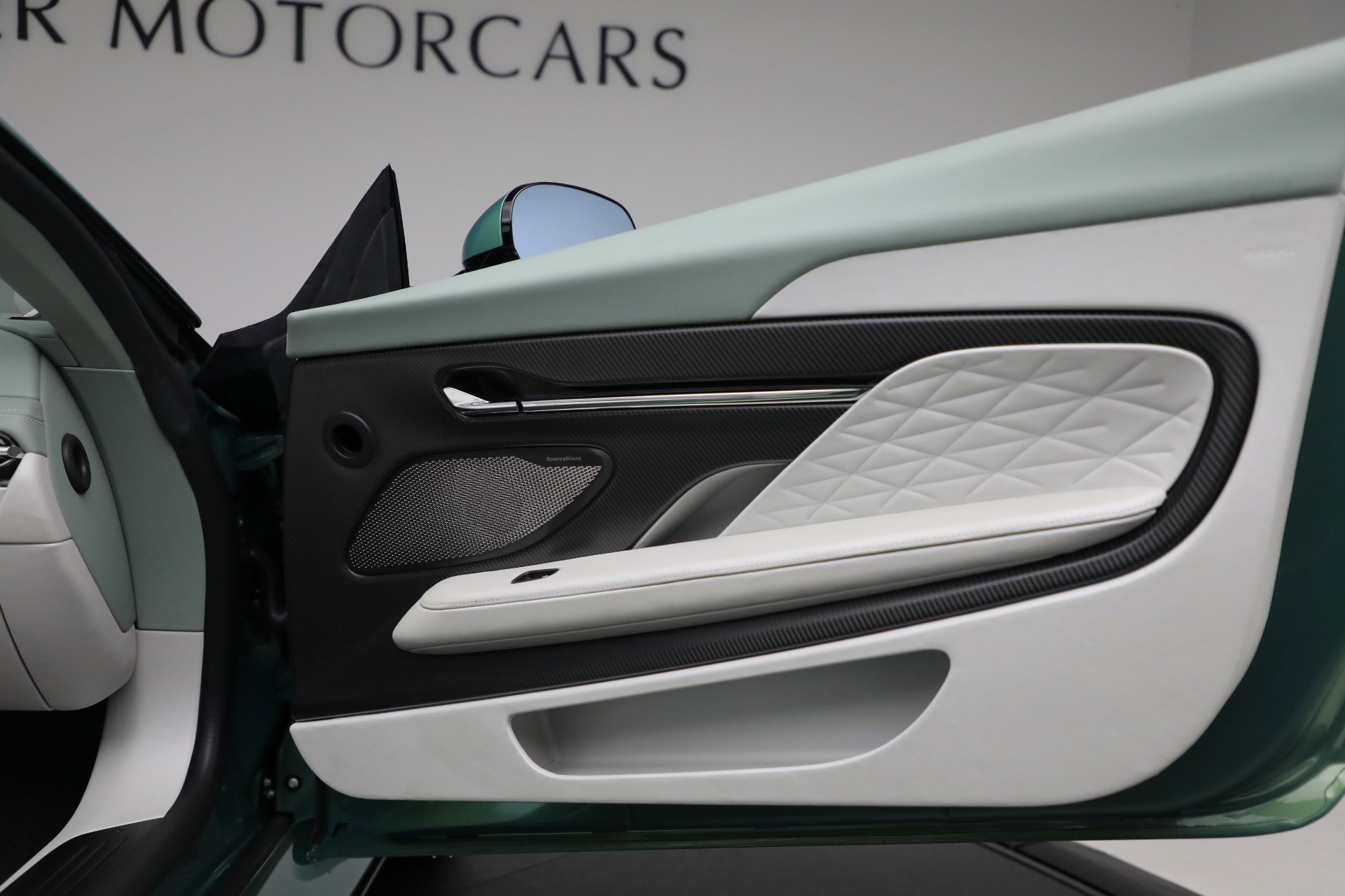 Used 2025 Aston Martin DB12 Convertible RWD image 26