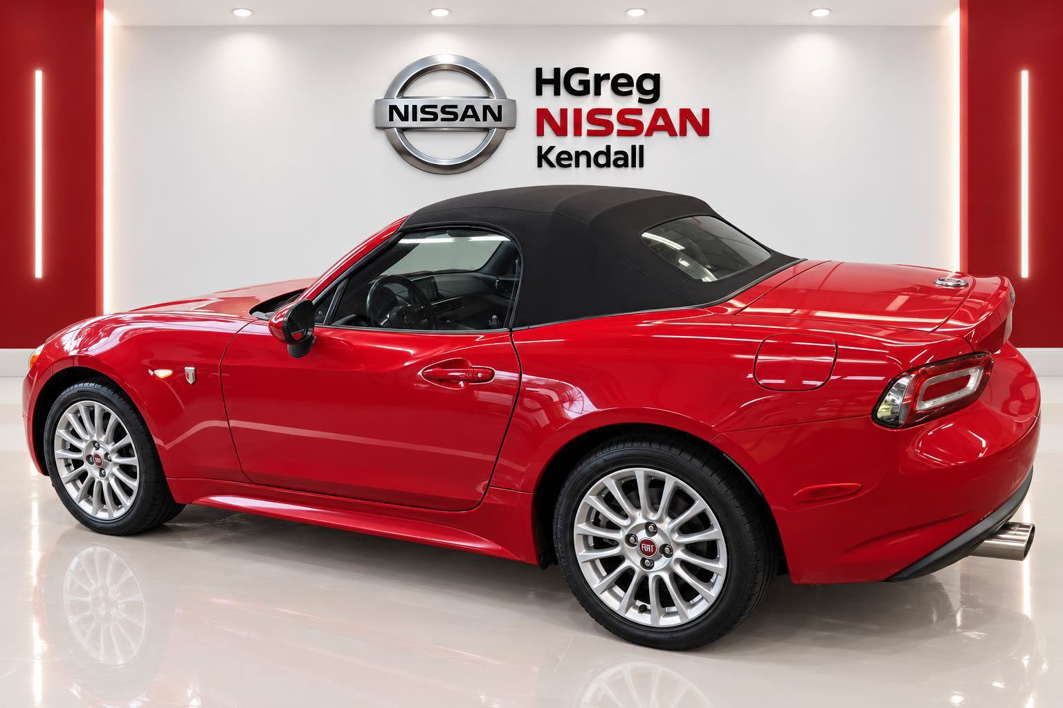 Used 2017 FIAT 124 Spider RWD image 2