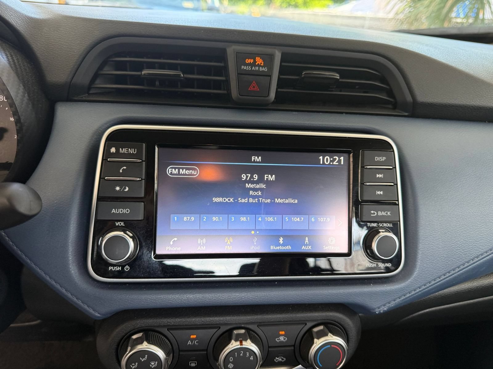 Used 2025 Nissan Versa SV FWD image 20