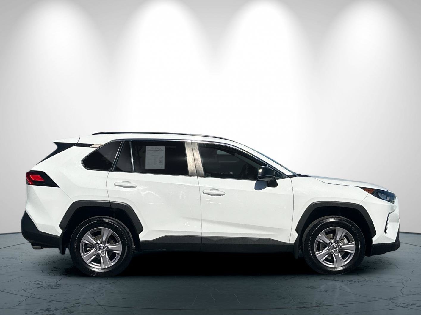 Used 2021 Toyota RAV4 LE FWD image 3