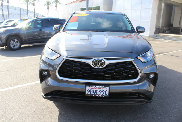 Used 2022 Toyota Highlander LE FWD image 3