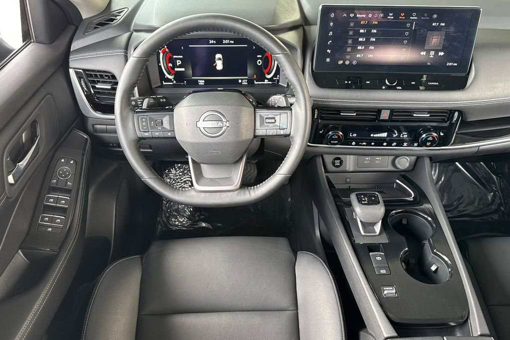 Used 2025 Nissan Rogue SL image 13