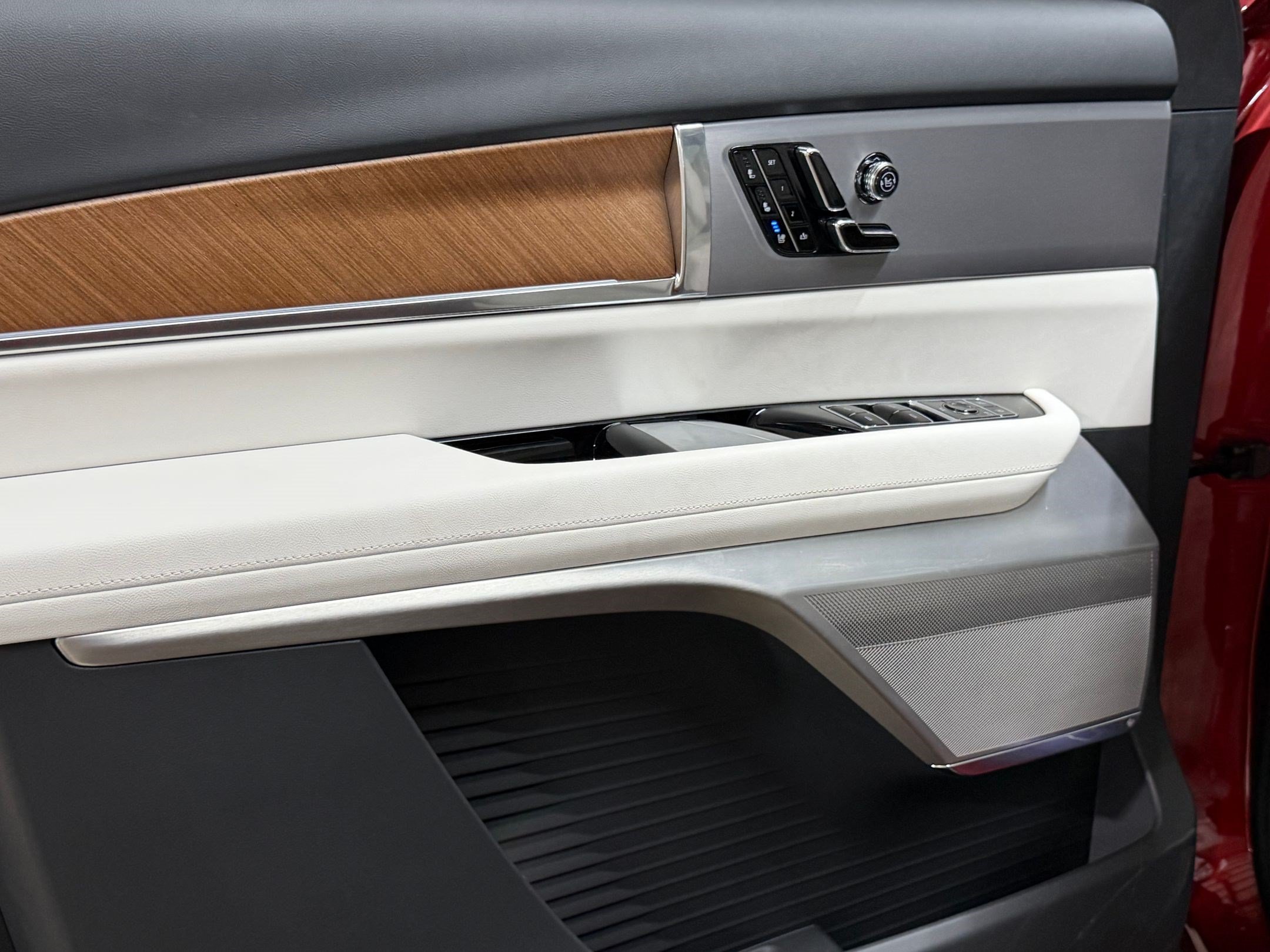 New 2026 Cadillac Vistiq Sport w/ LPO, Floor Liner Package AWD/4WD image 12