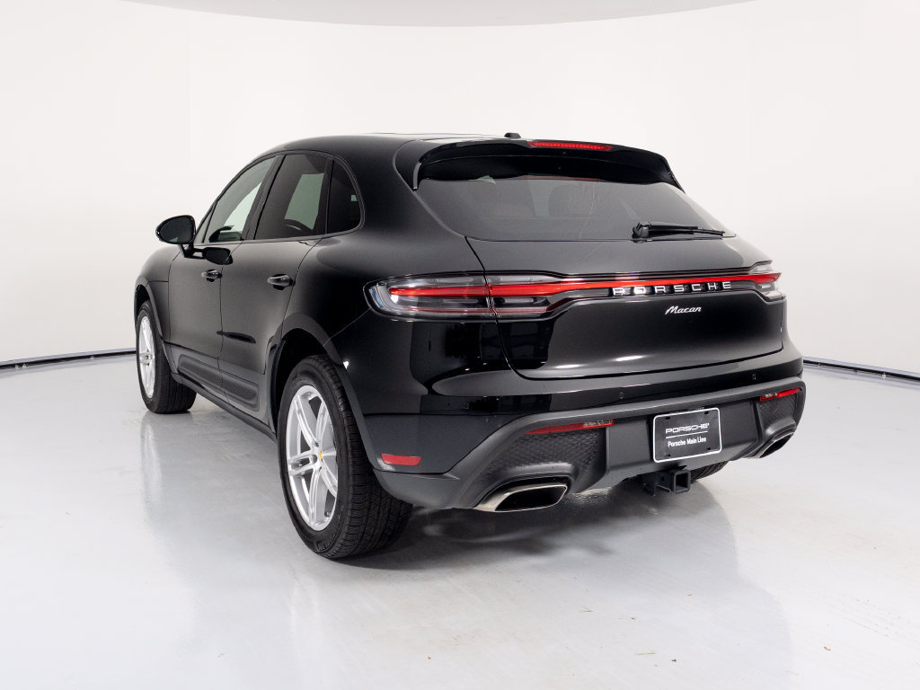 Certified 2026 Porsche Macan AWD/4WD image 3