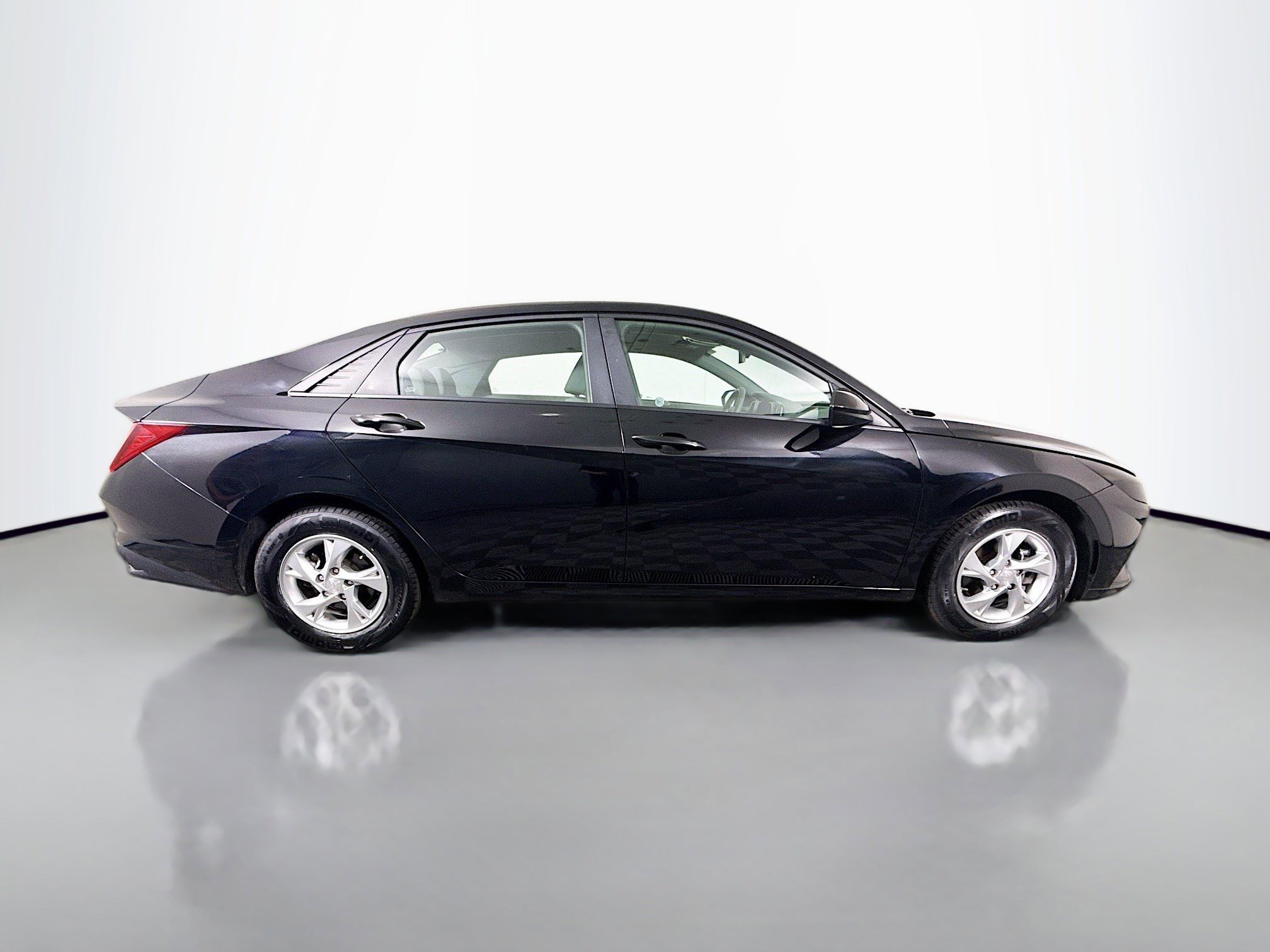 Used 2023 Hyundai Elantra SE w/ Cargo Package image 11