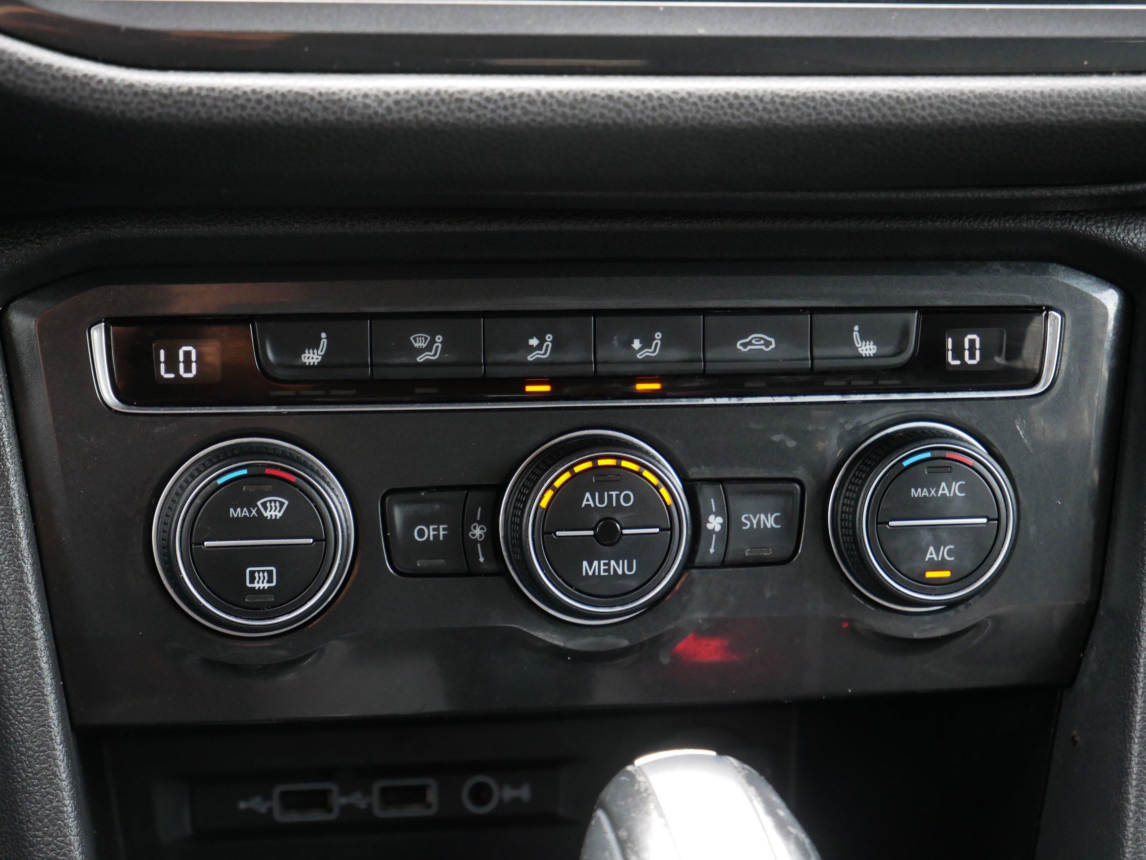 Used 2018 Volkswagen Tiguan SE image 22