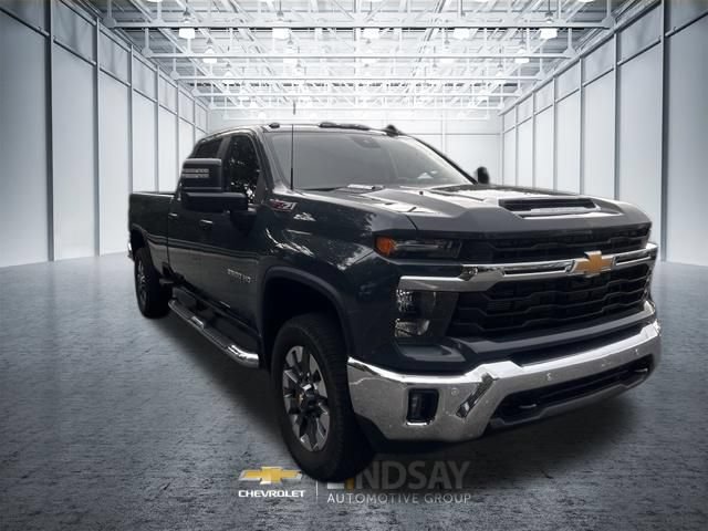 Certified 2025 Chevrolet Silverado 3500 LT w/ All Star Edition AWD/4WD image 3