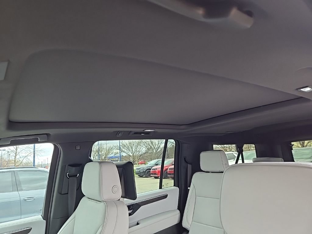 Used 2025 Chevrolet Suburban Premier image 16