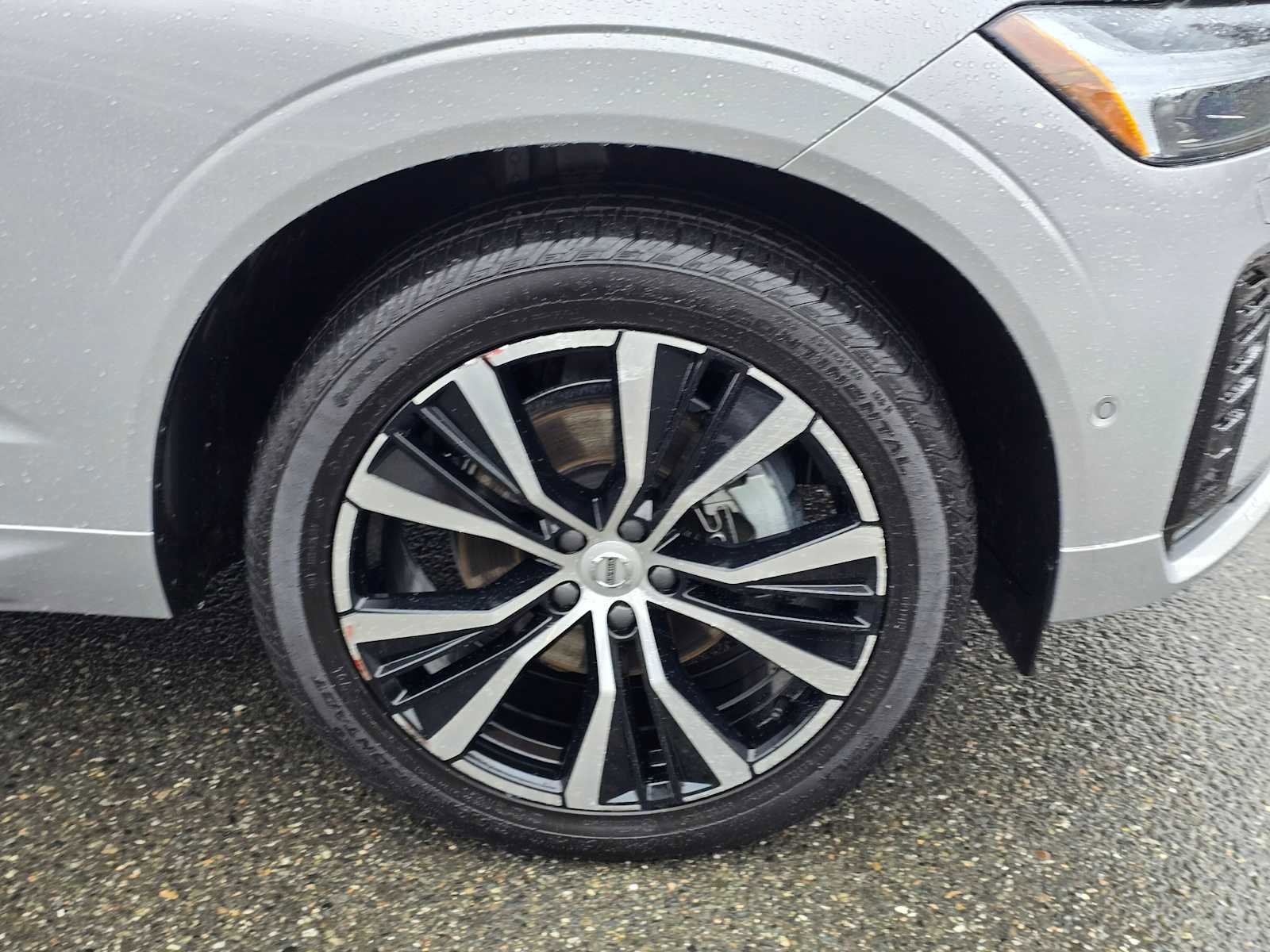 Certified 2025 Volvo XC60 B5 Plus image 9