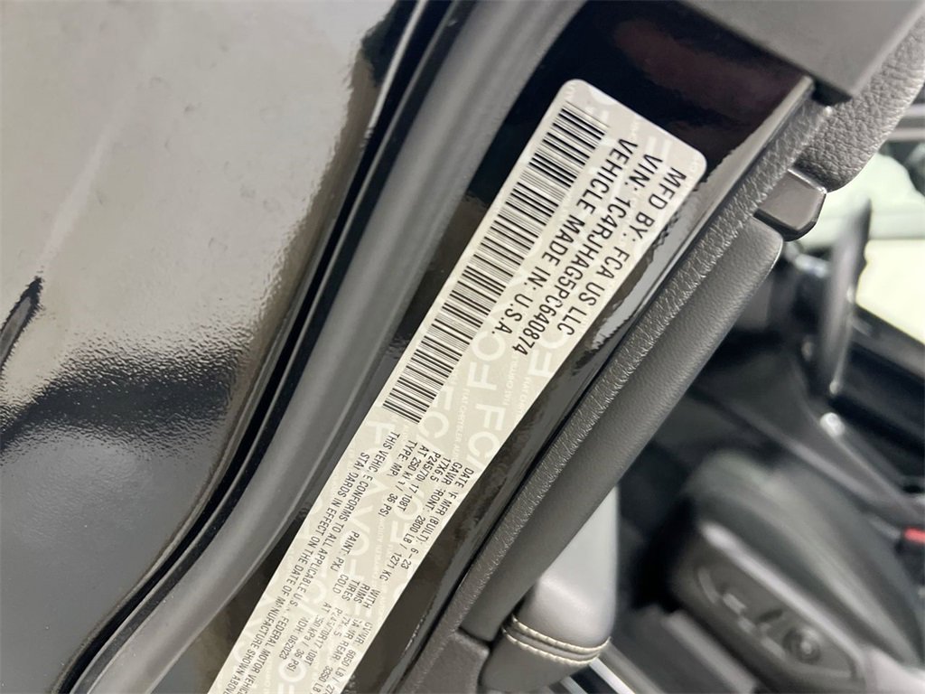 Used 2023 Jeep Grand Cherokee Laredo image 27