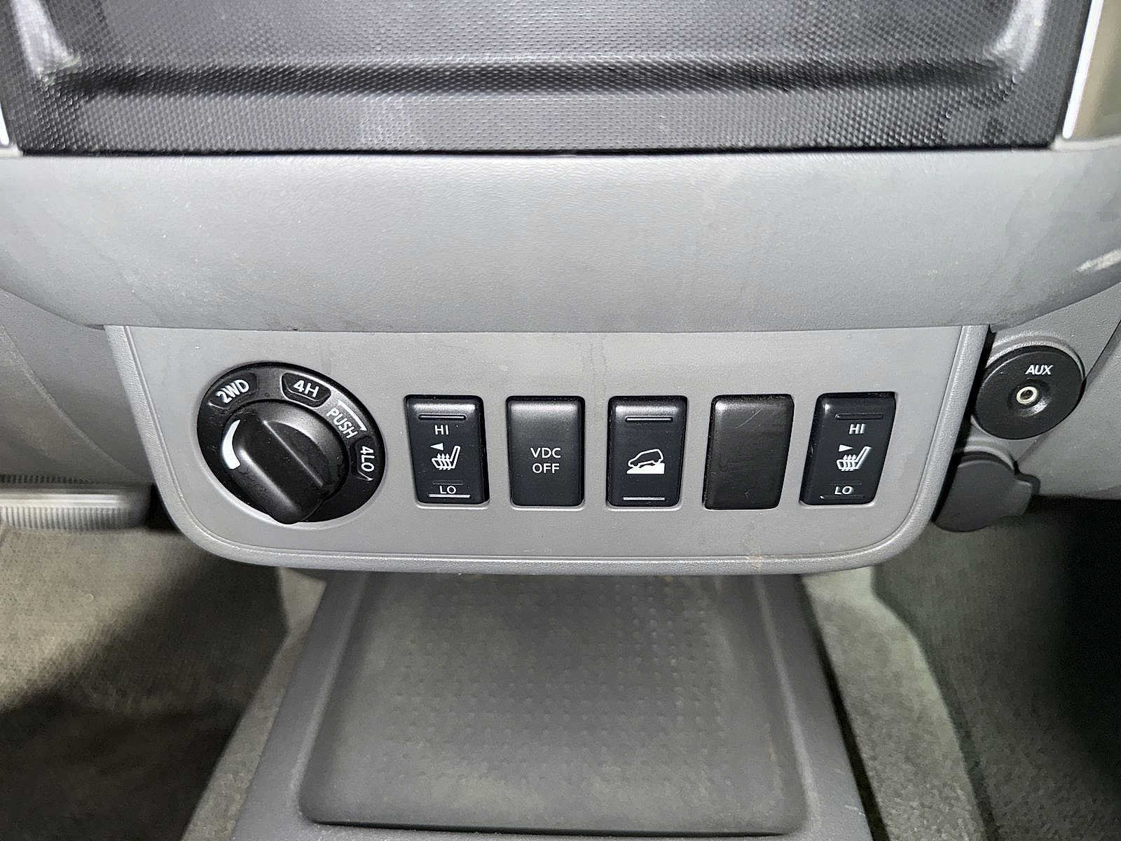 Used 2010 Nissan Frontier LE w/ LE Value Truck Pkg AWD/4WD image 29