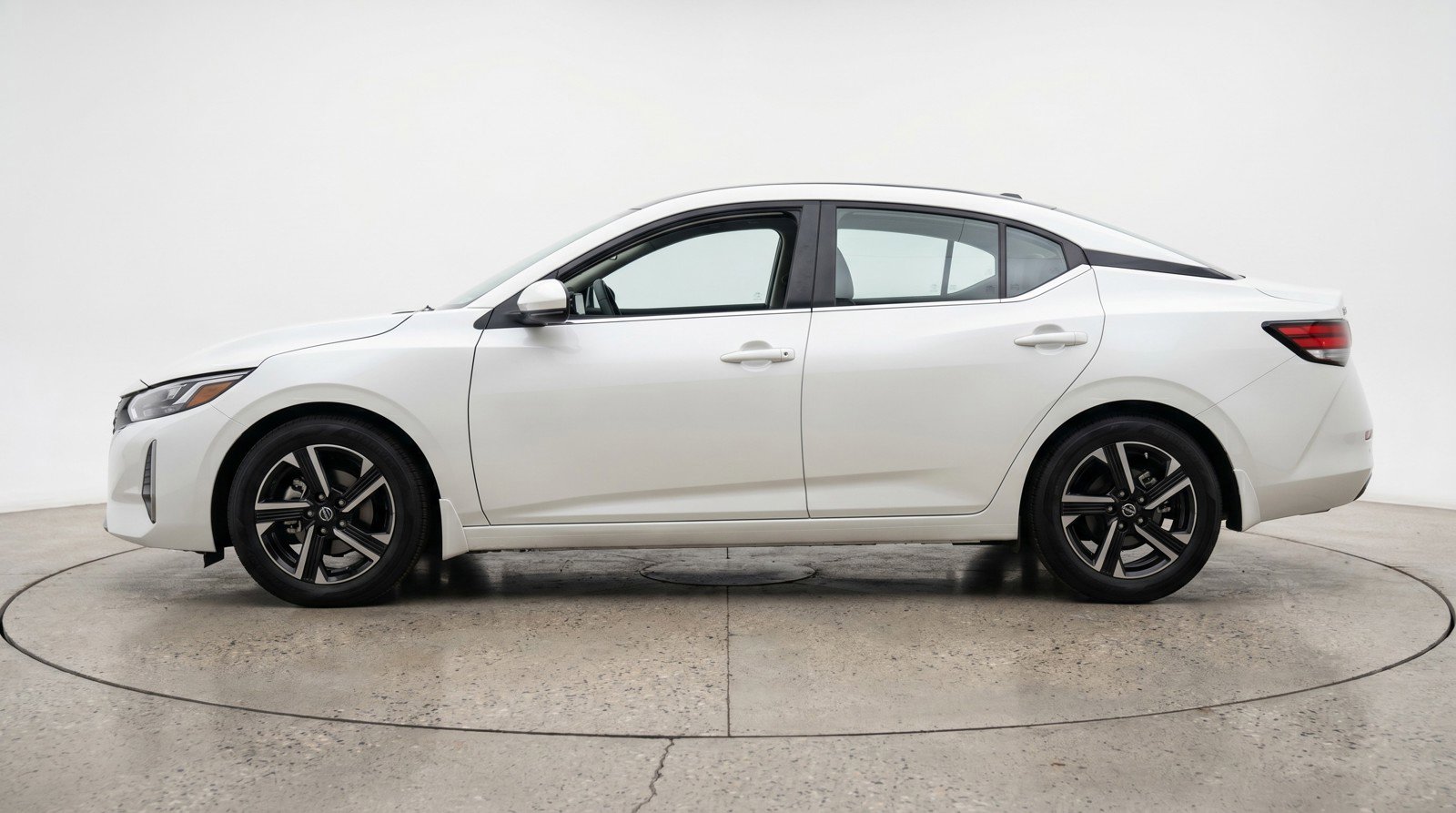 Used 2025 Nissan Sentra SV FWD image 5