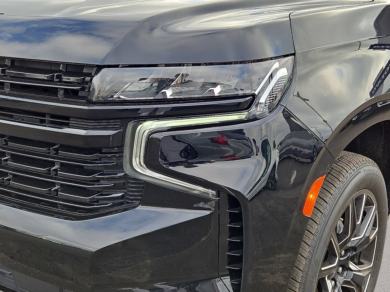 Used 2024 Chevrolet Suburban RST w/ Luxury Package AWD/4WD image 10