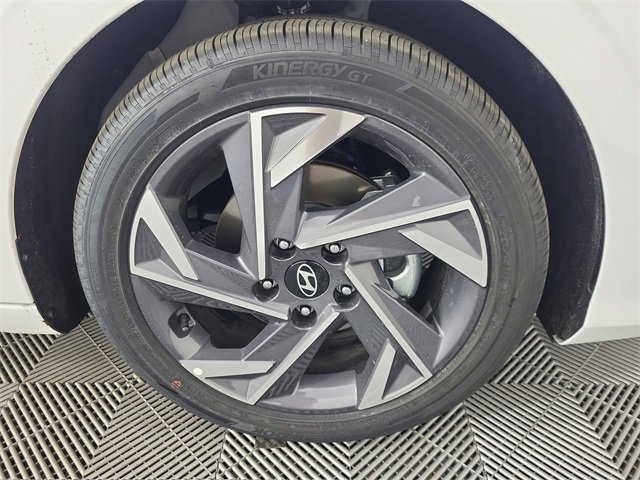 Certified 2025 Hyundai Elantra Limited image 26