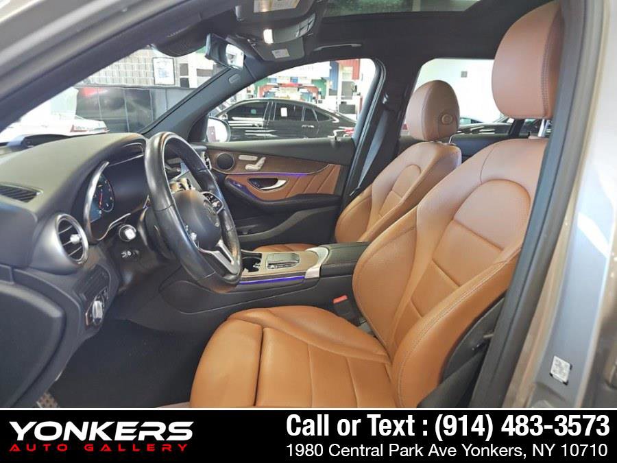 Used 2022 Mercedes-Benz GLC 300 4MATIC w/ AMG Line image 8