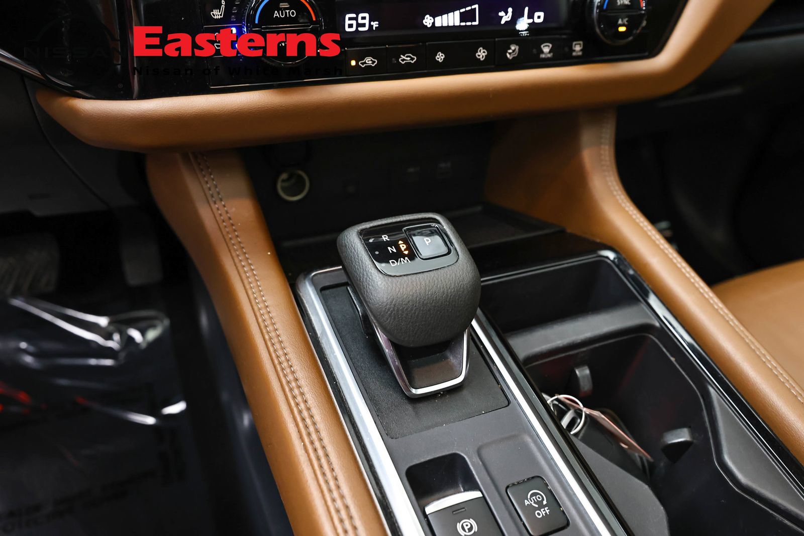 Used 2024 Nissan Pathfinder Platinum w/ Black Appearance Package AWD/4WD image 13