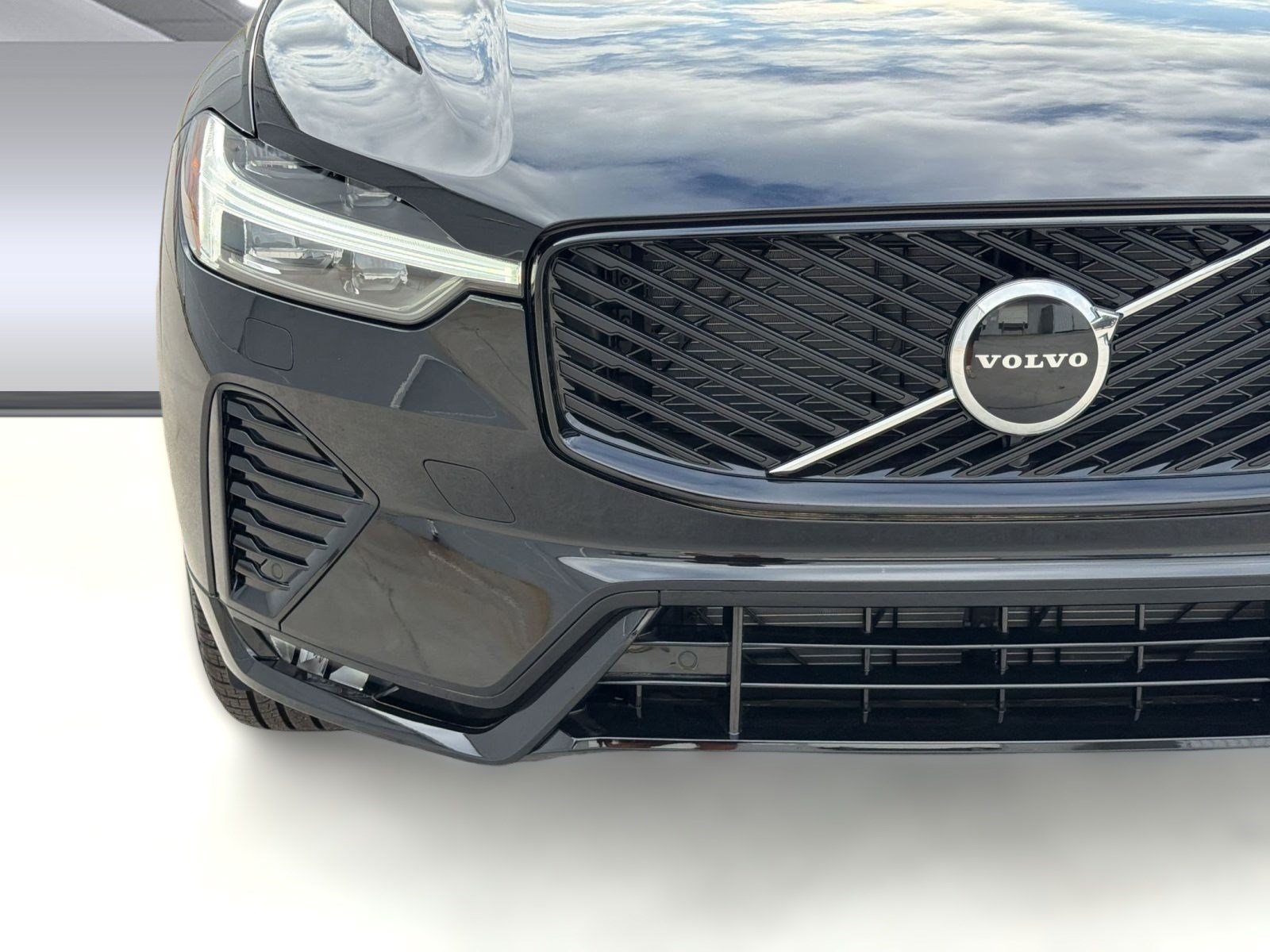 New 2026 Volvo XC60 B5 Core w/ Protection Package Premier AWD/4WD image 11