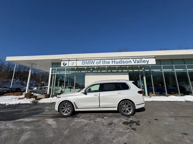 New 2026 BMW X7 xDrive40i w/ Premium Package AWD/4WD image 1