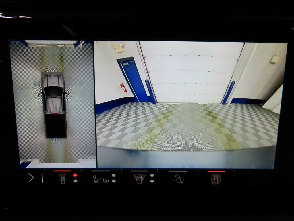 Used 2025 GMC Sierra 3500 AT4 w/ AT4 Premium Plus Package image 15