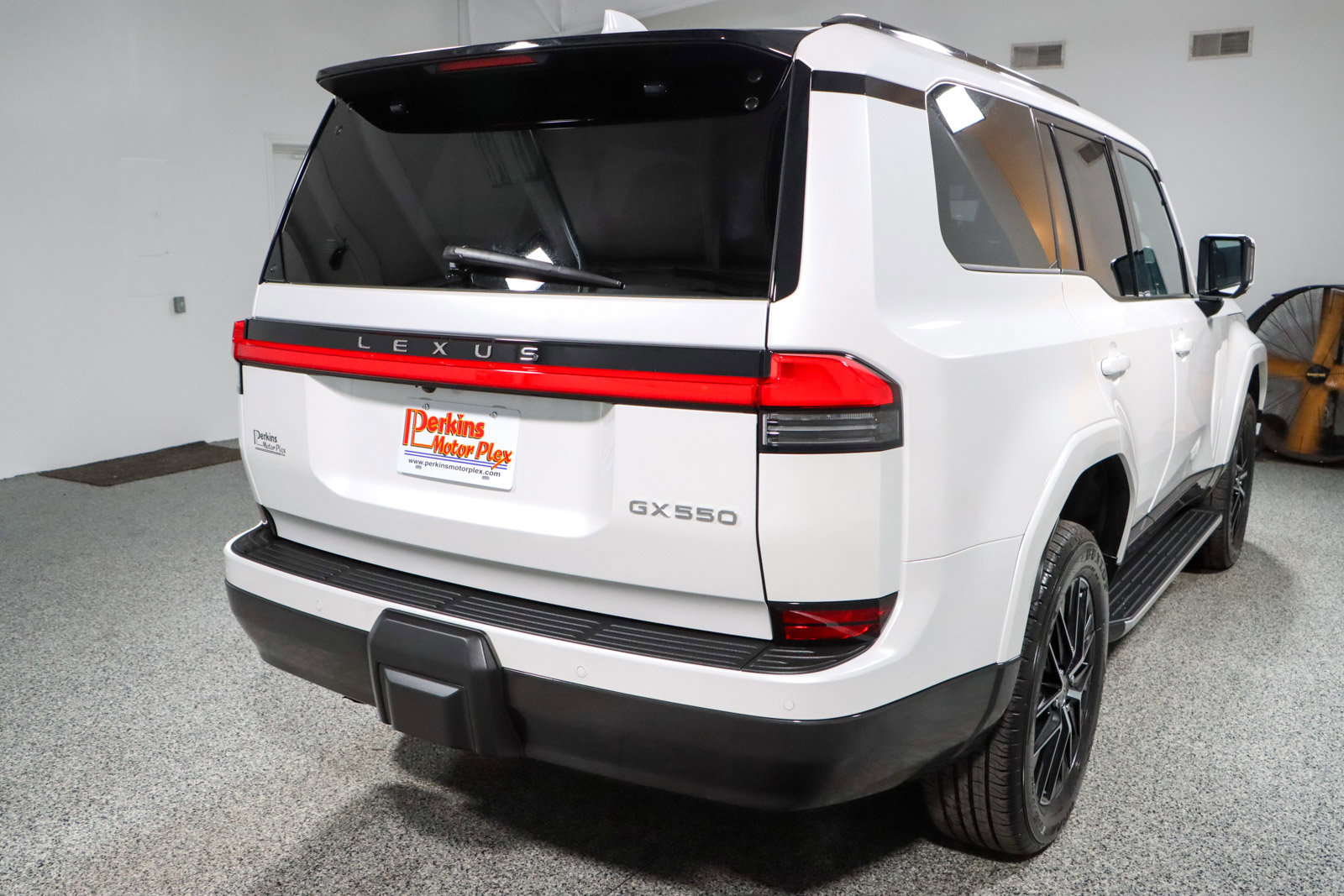 Used 2025 Lexus GX 550 w/ Accessory Package (2T) image 7