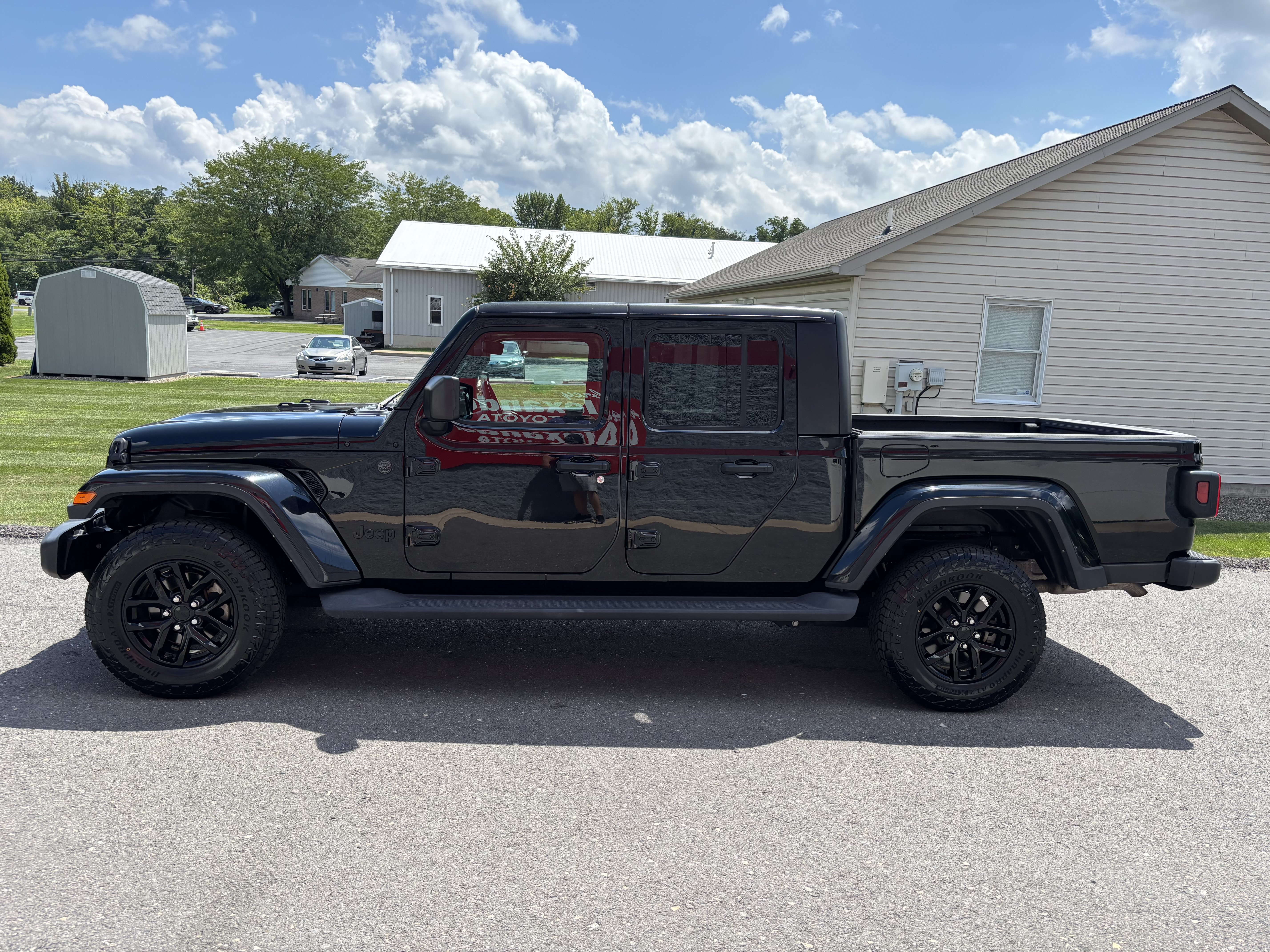 Used 2023 Jeep Gladiator Sport AWD/4WD image 6