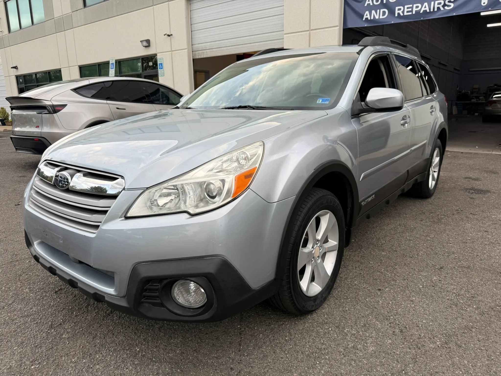 Used 2014 Subaru Outback 2.5i Premium w/ Moonroof Package AWD/4WD image 5