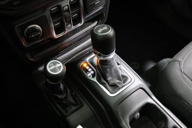 Used 2023 Jeep Wrangler Unlimited w/ Cold Weather Group image 28