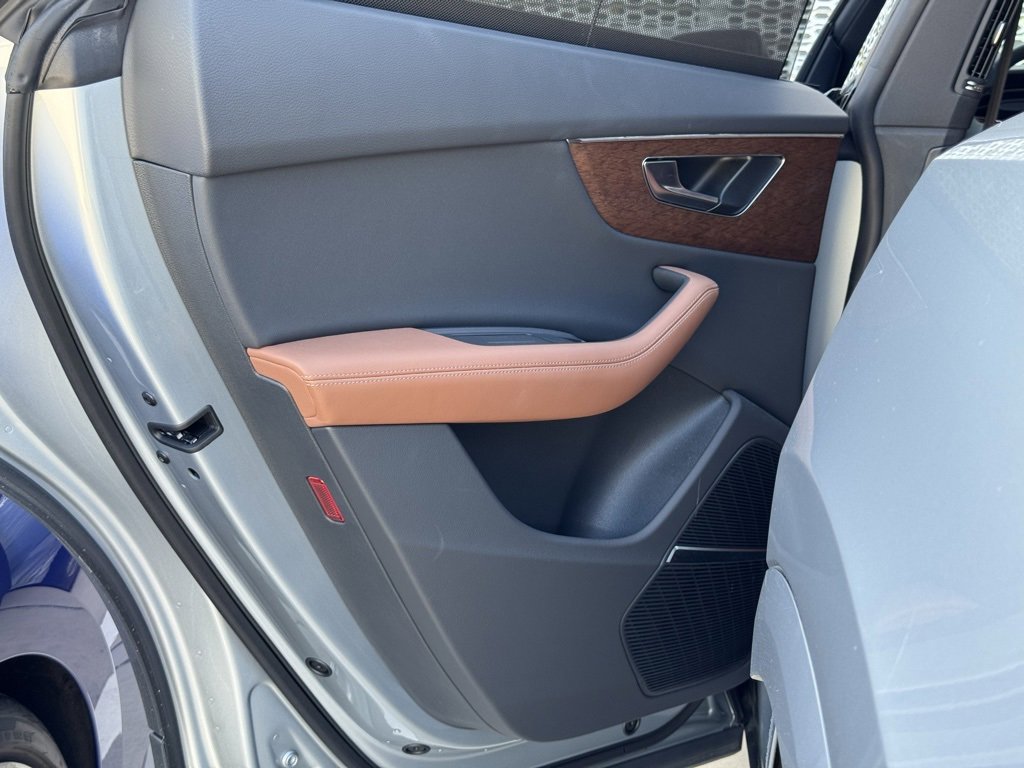 Used 2025 Audi Q8 Premium Plus image 24