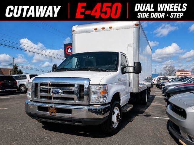 Used 2017 Ford E-450 and Econoline 450 Super Duty w/ Power Windows & Locks Group RWD image 1