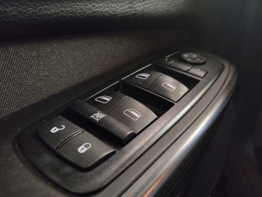 Used 2015 Jeep Cherokee Latitude FWD image 27